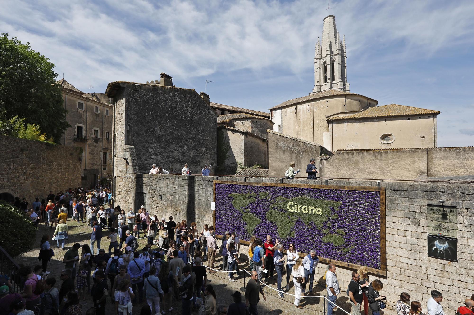 Girona es torna a omplir de color i riuades de gent en el retorn a la normalitat de Temps de Flors