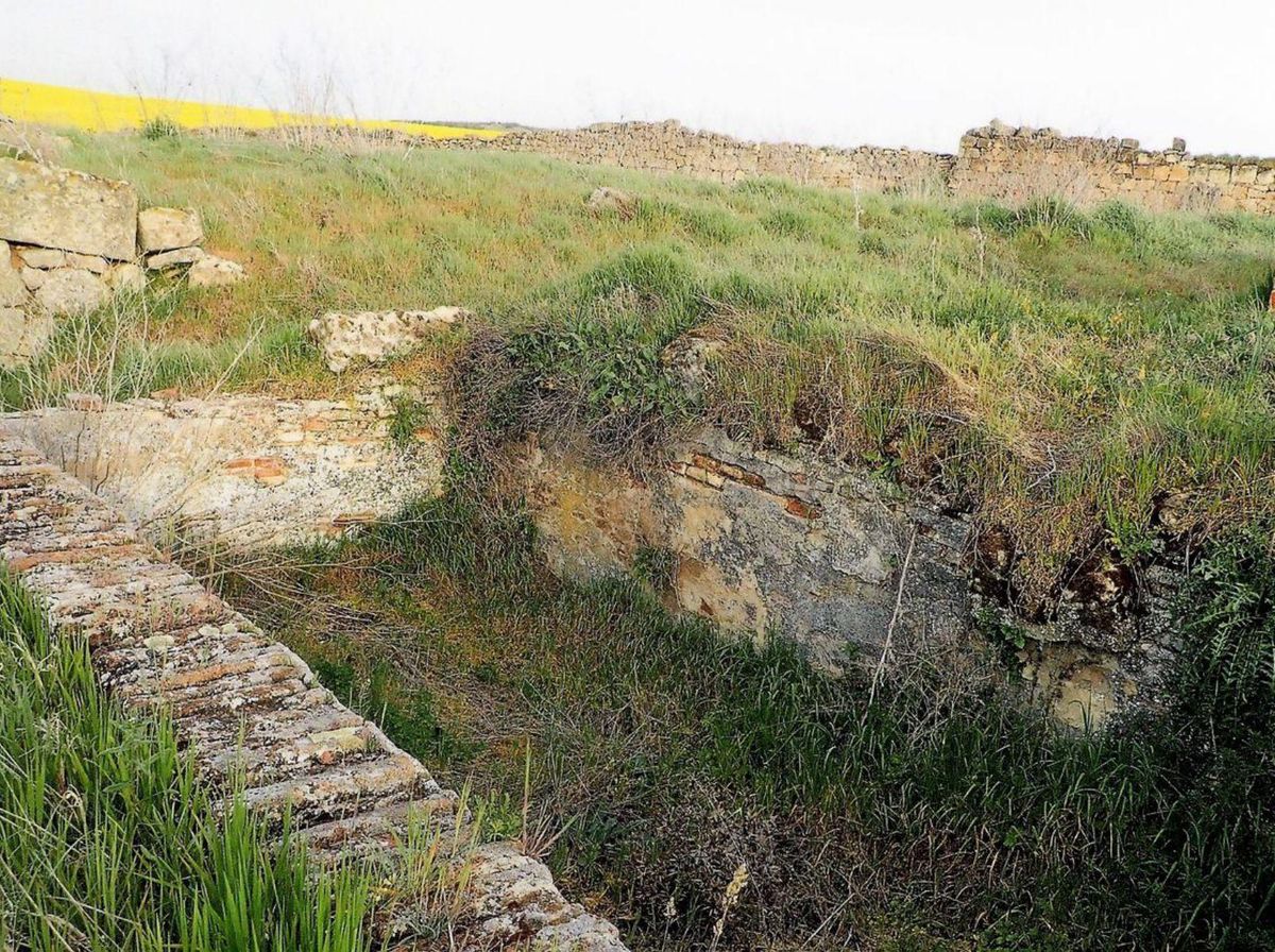 El convento en ruinas del que escribió Delibes: Aldea del Palo desaparece