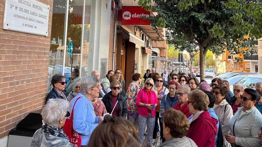 Caminata por las calles con nombres de mujer.