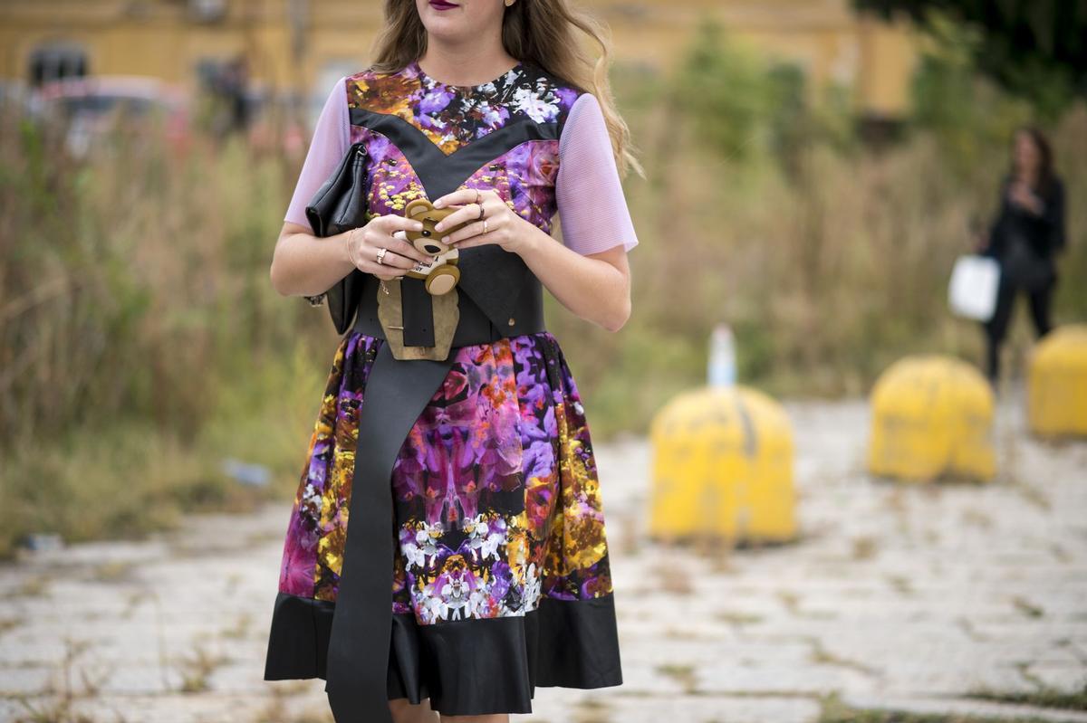 Shopping de temporada: corset sobre vestido de flores