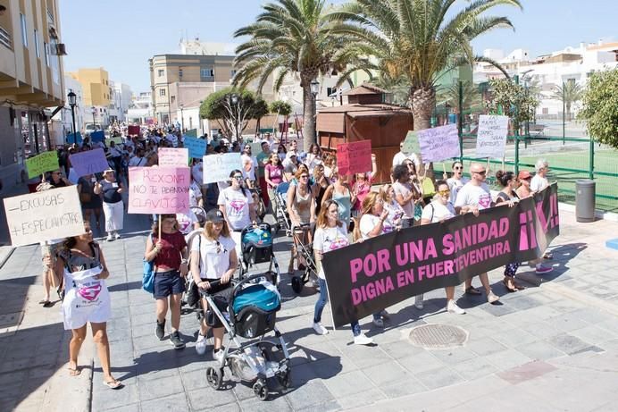 FUERTEVENTURA - MANIFESTACION POR UNA SANIDAD MEJOR EN CORRALEJO - 19-06-17