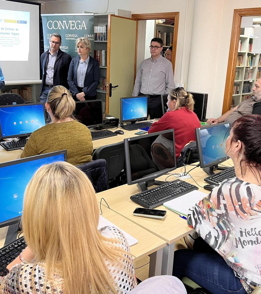 Convega imparte cursos en siete municipios para atajar la brecha digital