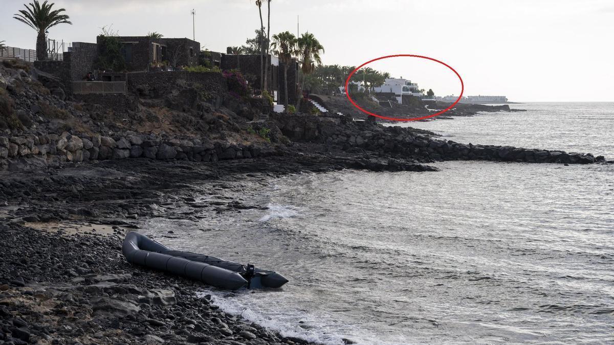 Una patera con 37 migrantes llega por sus propios medios a la playa de El Ancla (Lanzarote)