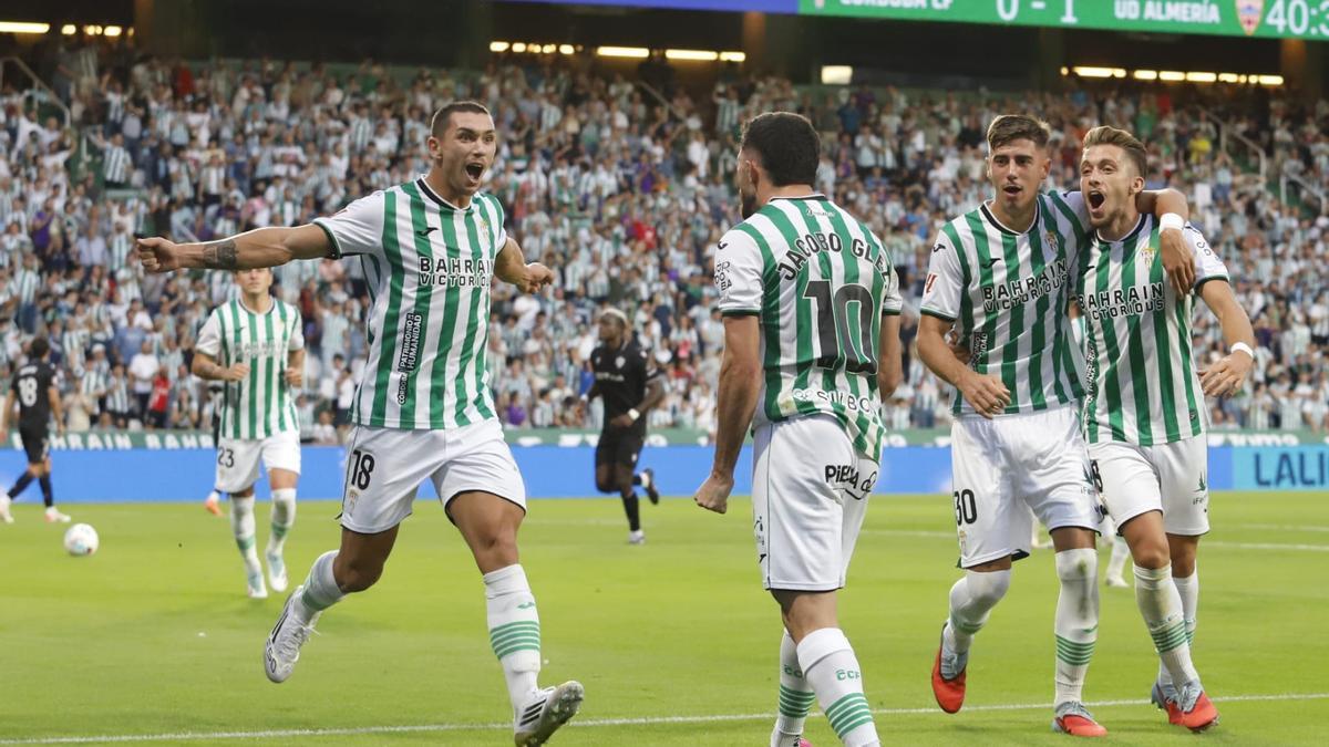 El Córdoba CF celebra el gol del empate de Jacobo.
