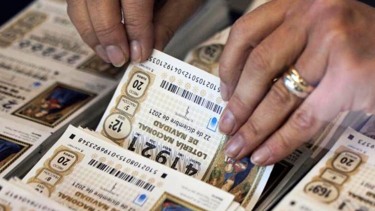 Si compras Lotería de Navidad, ojo multas de Hacienda por esta práctica habitual