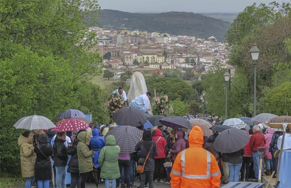 La procesión de Bajada de la Virgen de la Montaña, patrona de Cáceres