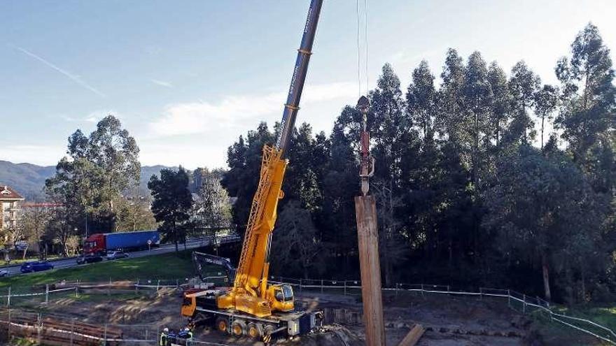 La parcela donde estaba previsto el bombeo paralizado por el Concello de Gondomar. // FdV