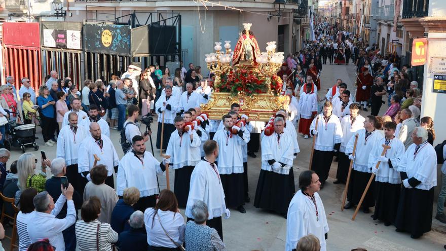 Multitudinaria procesión en honor a Santa Quitèria en el día grande de las fiestas de Almassora