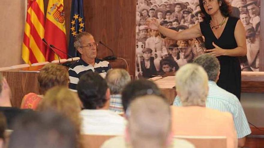 Una reciente reunión de Albentosa con vecinos afectados.