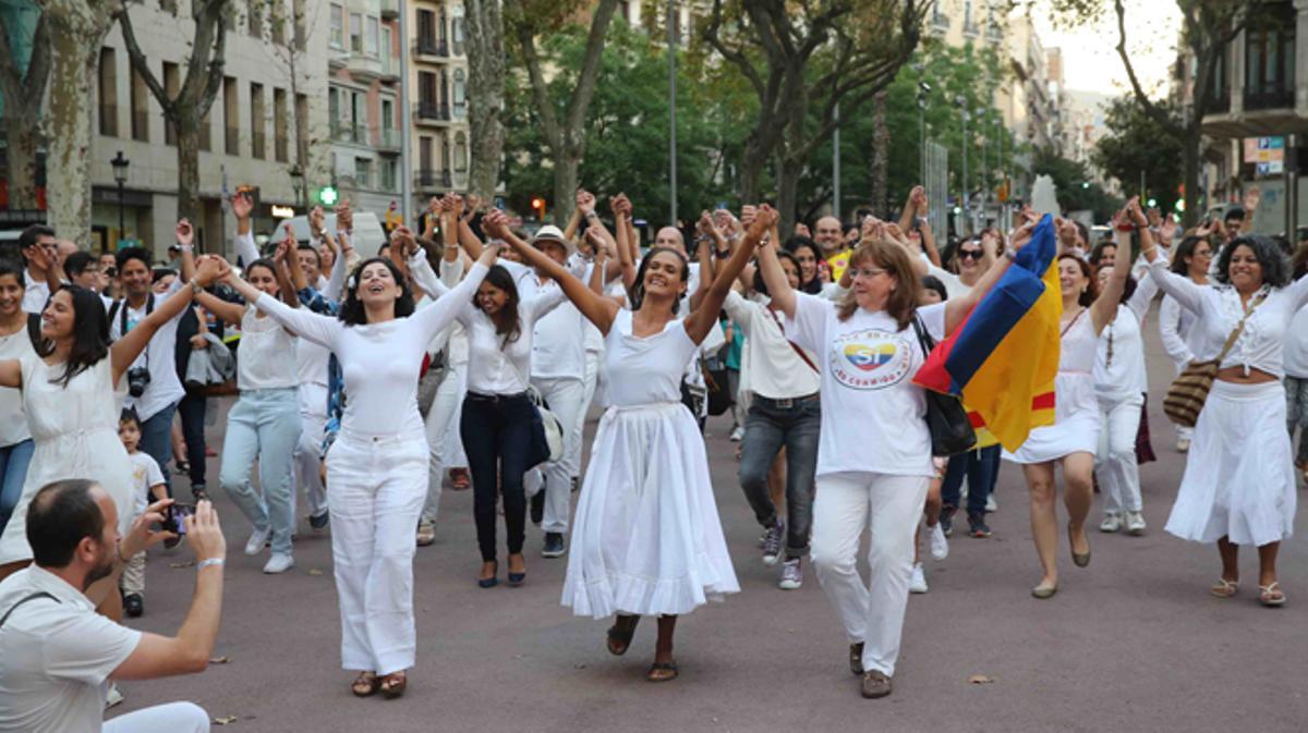 Celebración en Barcelona de los acuerdos de paz en Colombia que ponen fin a la guerra con las FARC.