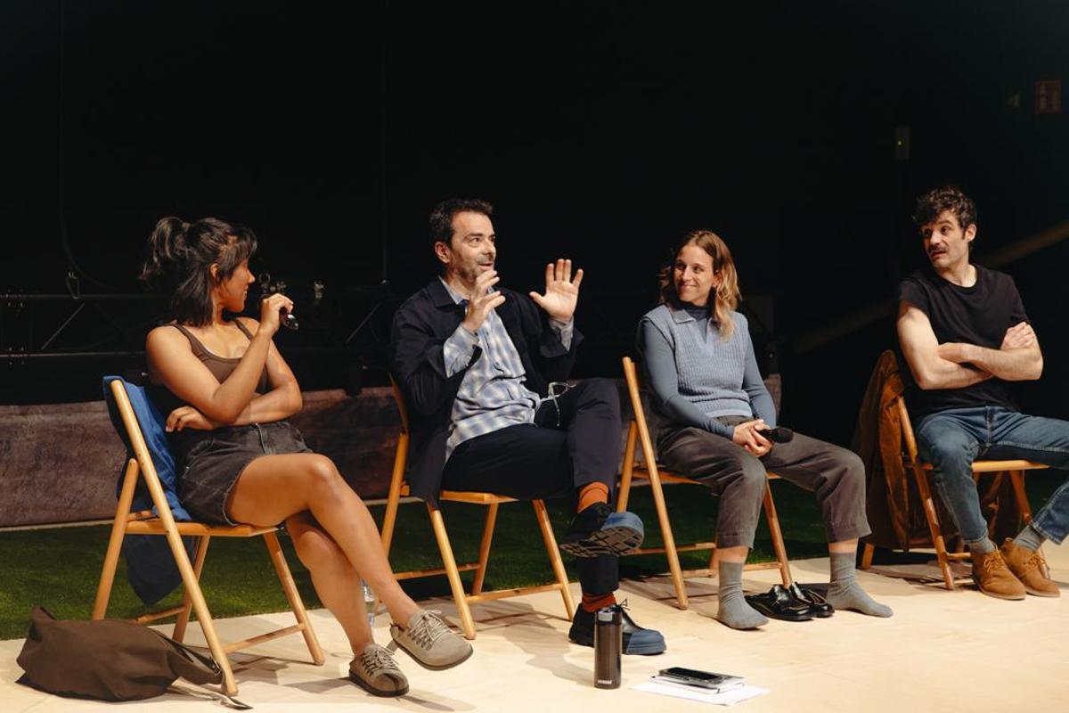 De izquierda a derecha, Ravina Raventós, David Selvas, Nausicaa Nonnín y Javier Beltran en 'L'autora'.