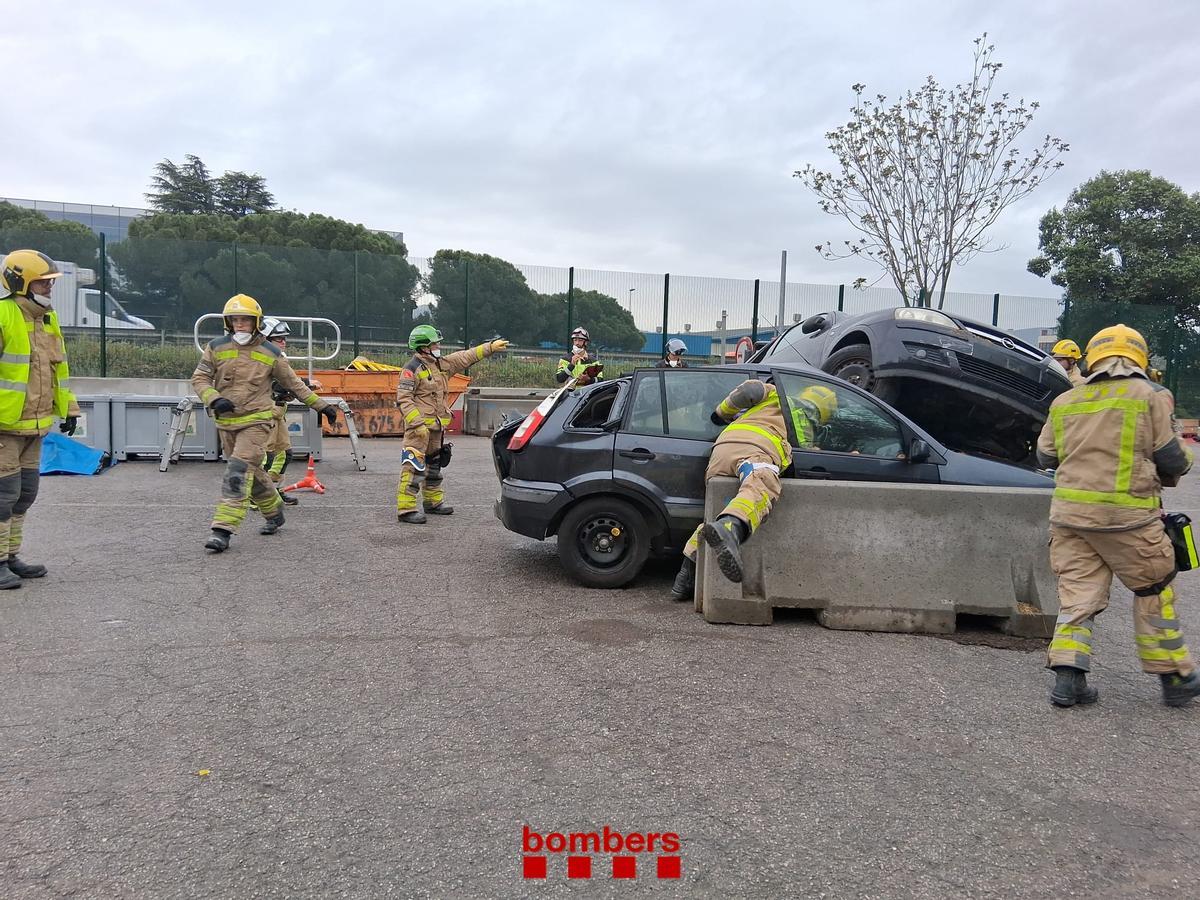 Un moment del XXI Concurs de Rescat en Accidents de Trànsit dels Bombers.
