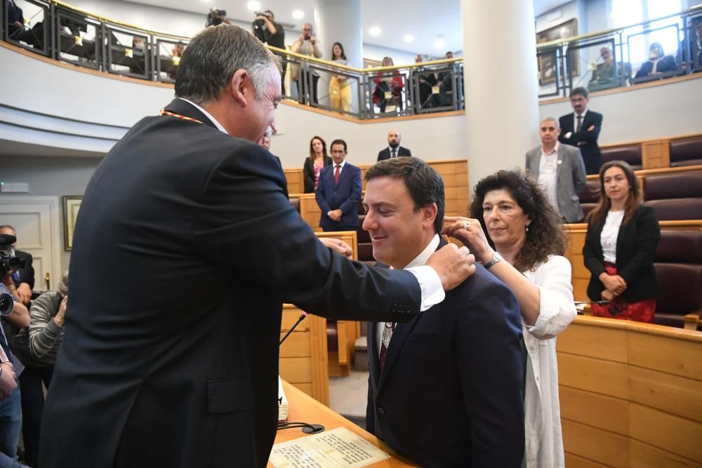 Fue elegido por 17 votos frente a los 14 otorgados a Rosa Gallego del PP. Ha anunciado un plan de lucha contra la despoblación rural en su investidura.