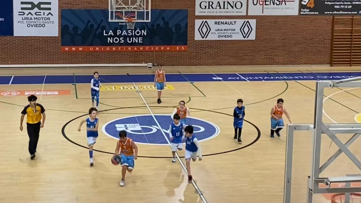 Un momento del partido del benjamín.