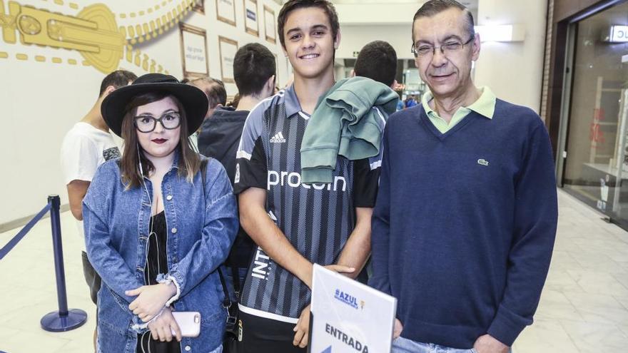 Colas en el inicio de la campaña de abonados del Oviedo