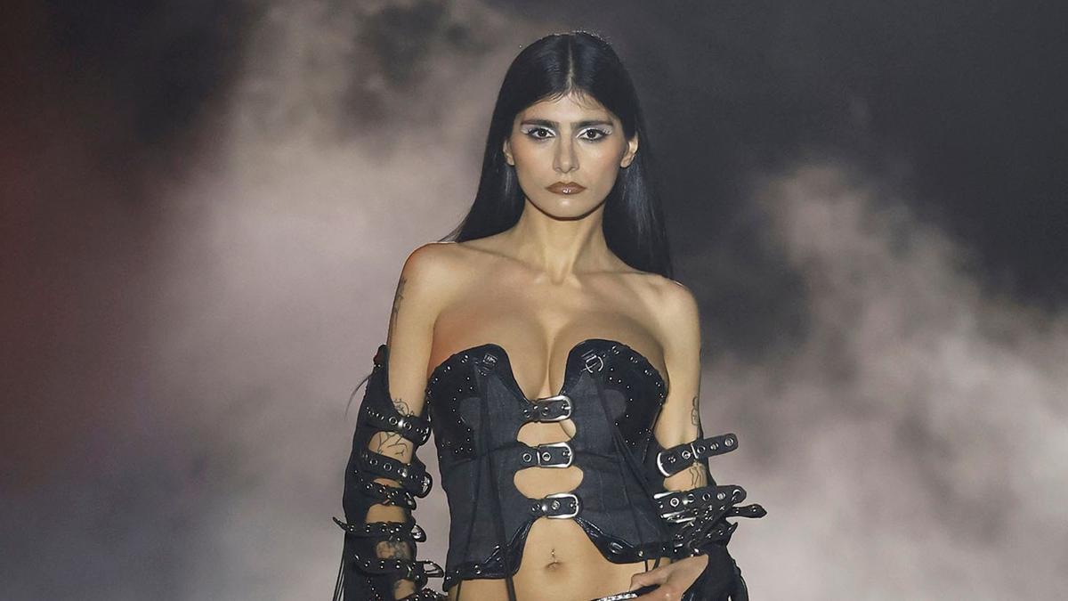 Mia Khalifa en el desfile de Dominnico en la 080 Barcelona Fashion del año pasado.