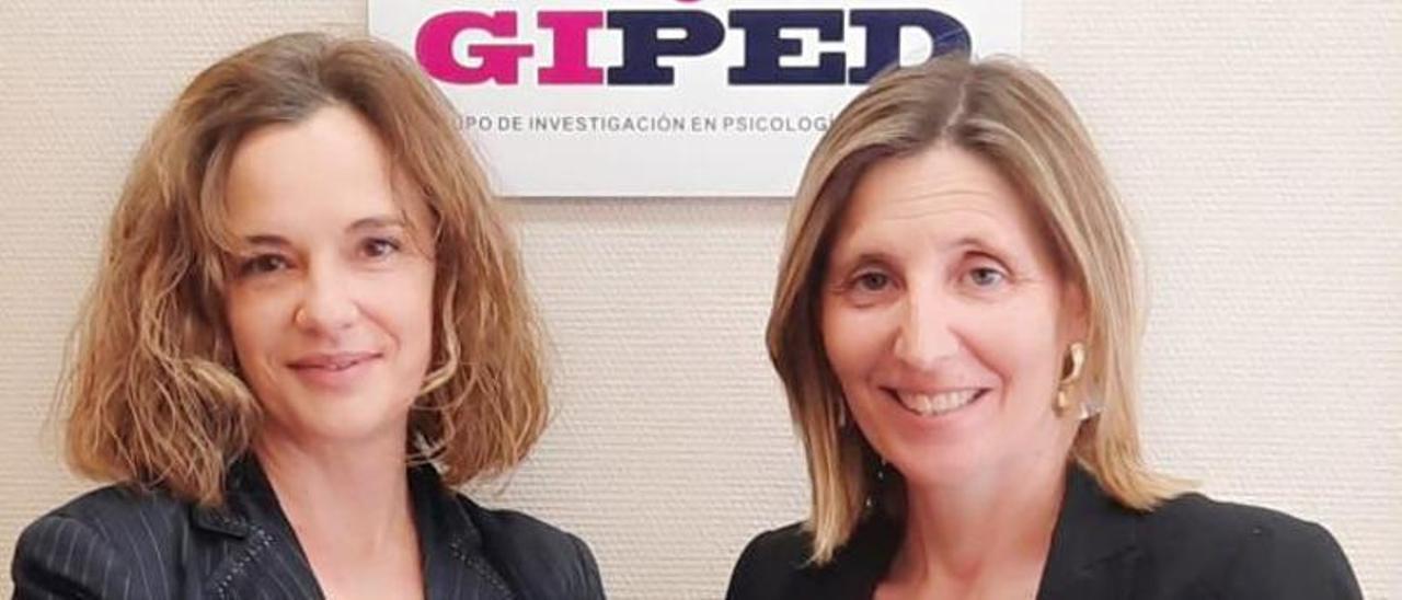 Las investigadoras Susana Rodríguez e Isabel Piñeiro.  | // L. O.