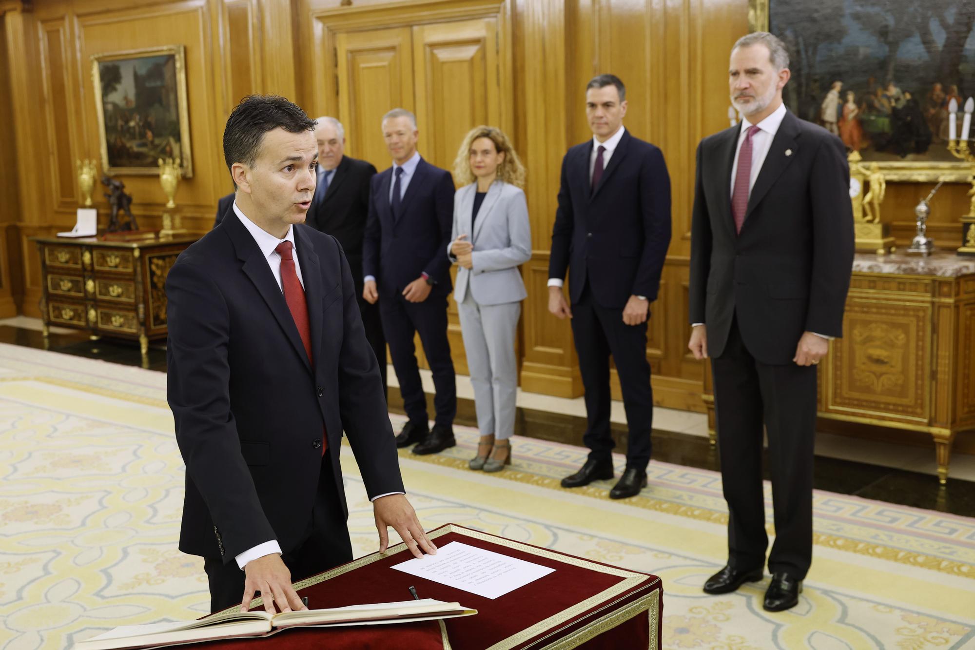 Miñones recibe la cartera del Ministerio de Sanidad