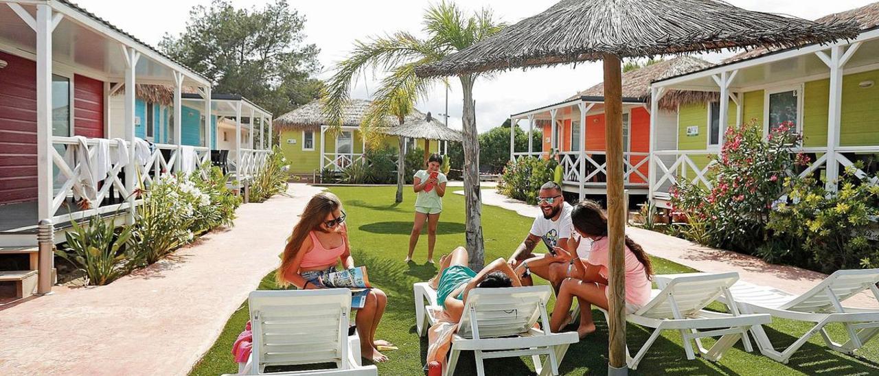 Instalaciones de la zona de bungalows de un camping valenciano.