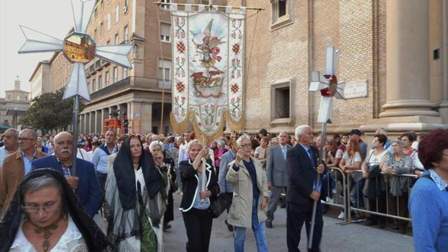 La parroquia de Ambel encabeza el tradicional Rosario de Cristal