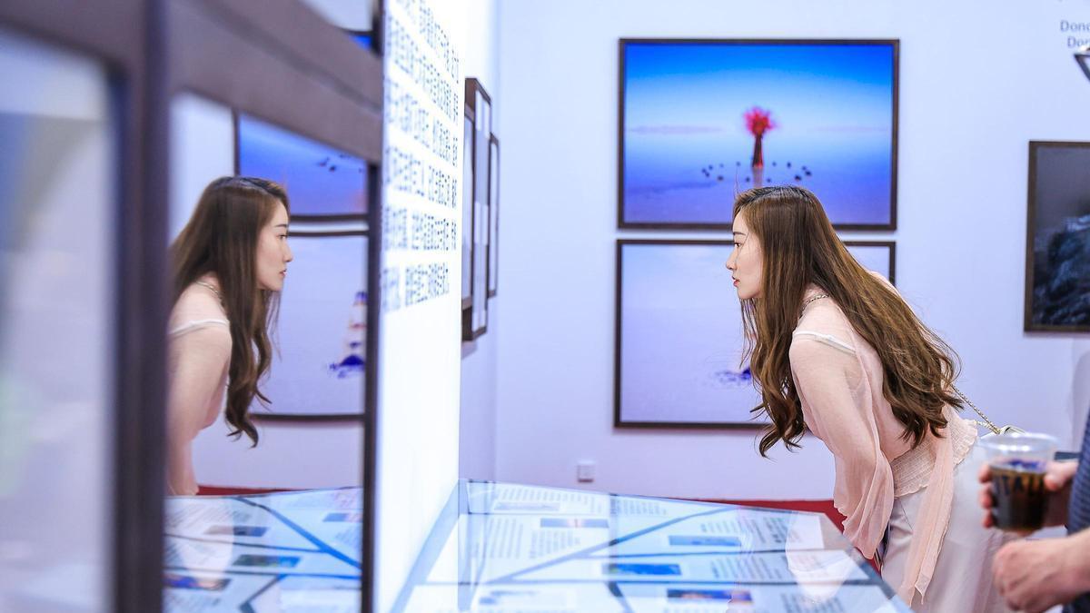 La esposición del Principáu d'Asturies na feria d'arte de Beijing, en China.