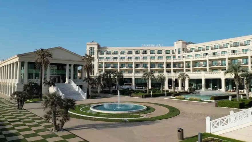 Spot Hotel Las Arenas - Premio Mejor Cadena Hotelera de Cinco Estrellas en los II Premios Turismo de Levante-EMV