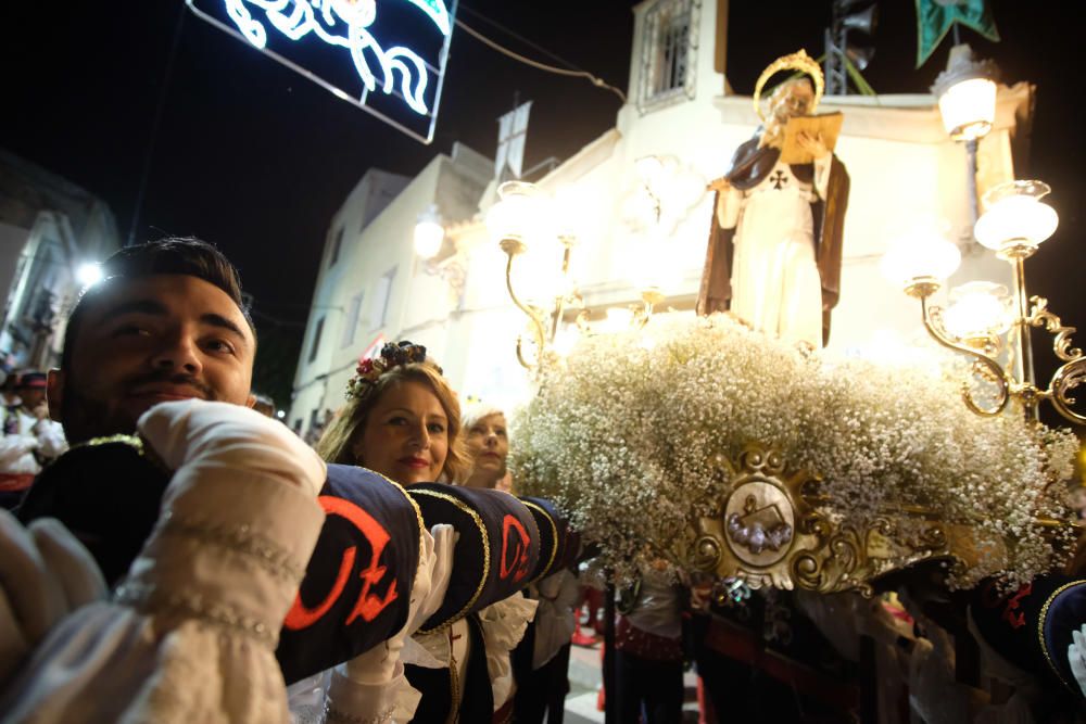 Miles de devotos festeros acompañaron al santo anacoreta en la sobria y tradicional Procesión