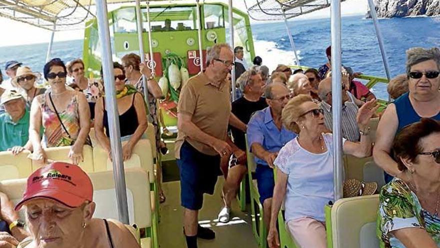 Los mayores de Porto Cristo disfrutan con  la excursión hasta Formentor