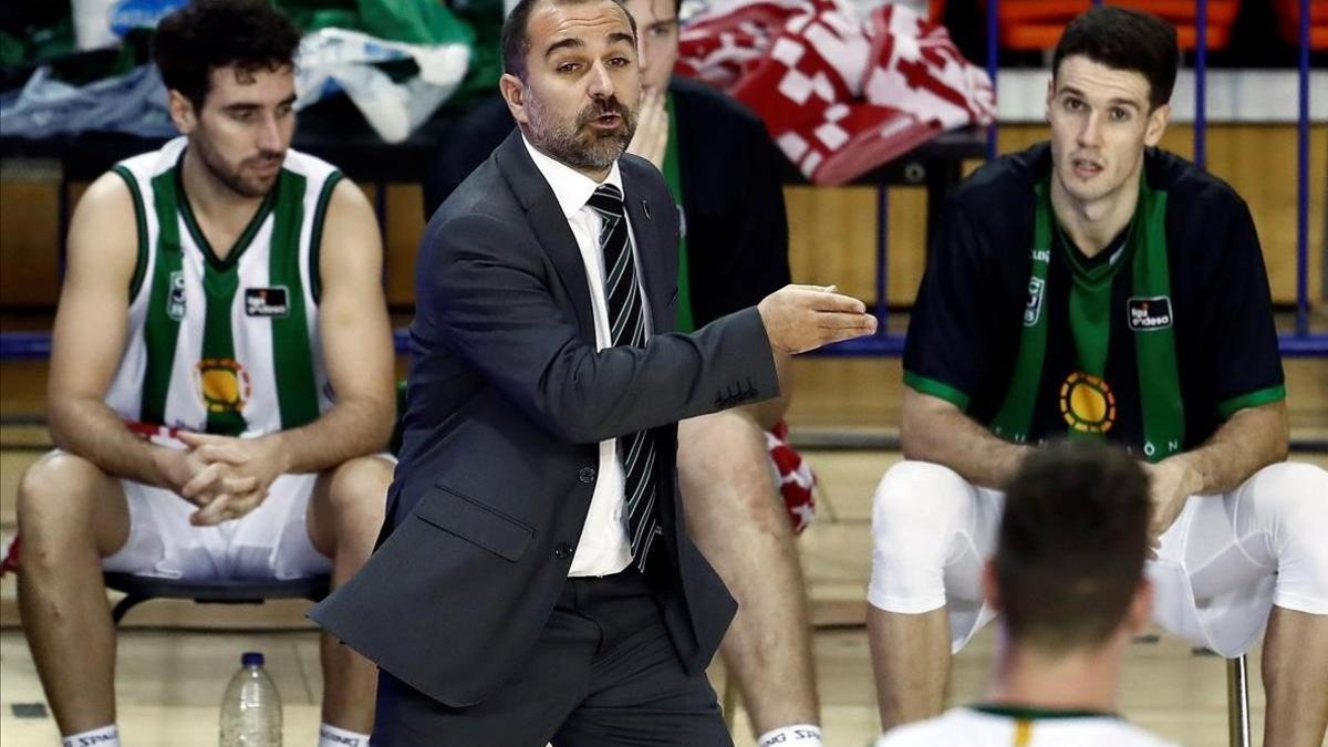 Carles Duran da instrucciones en un reciente partido de Liga