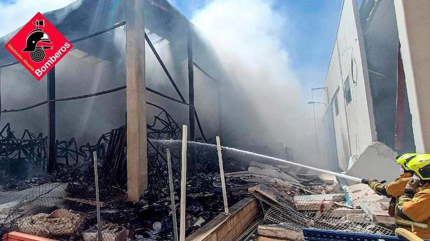 Almoradí moviliza a cuatro parques de bomberos