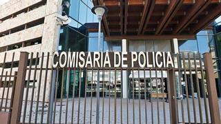 Un detenido por robar en locales tras empotrar una moto contra la puerta en Ibiza