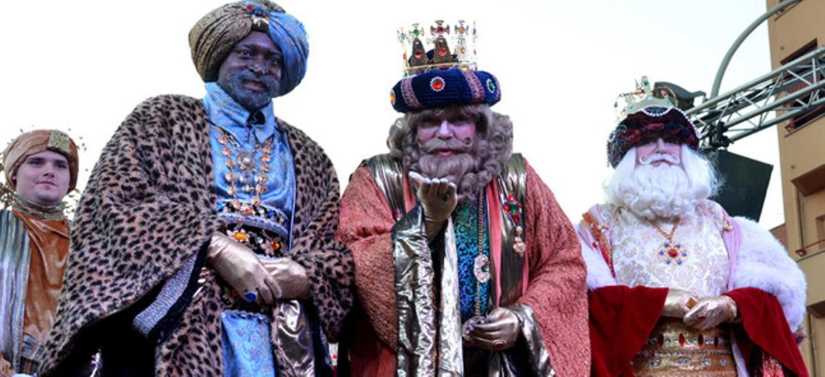 Más de 500 voluntarios y seis toneladas de caramelos en la Cabalgata de Reyes de Sabadell