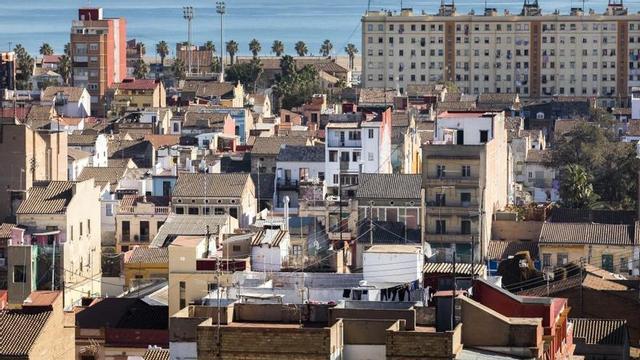 Los bloques portuarios, al fondo.