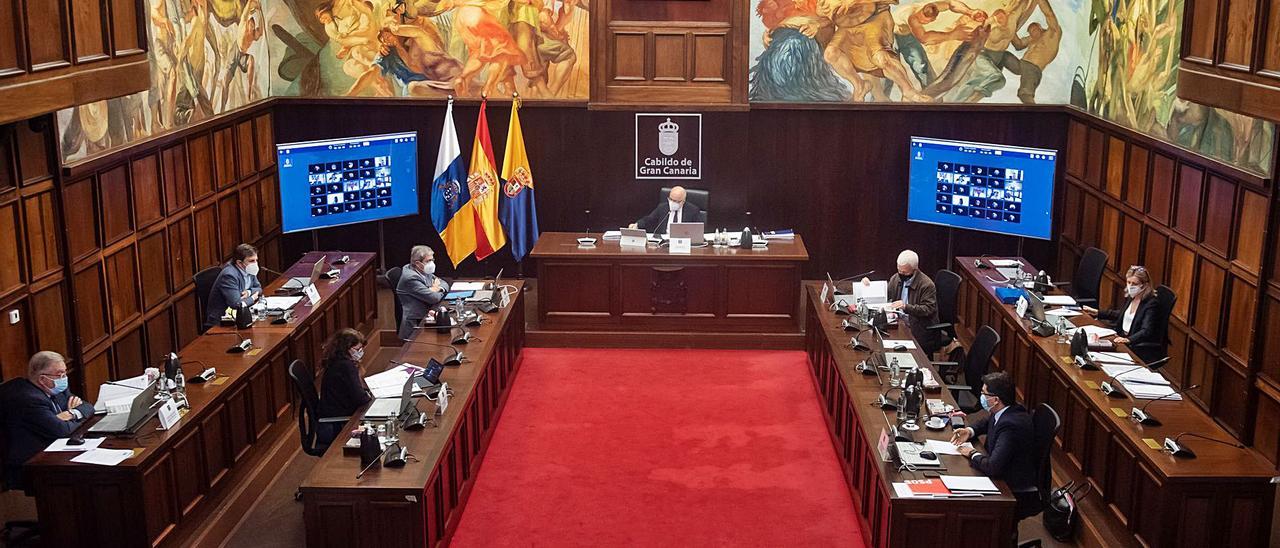El presidente Antonio Morales y los portavoces de los grupos políticos en el último Pleno ordinario del Cabildo de Gran Canaria, el pasado 27 de noviembre.