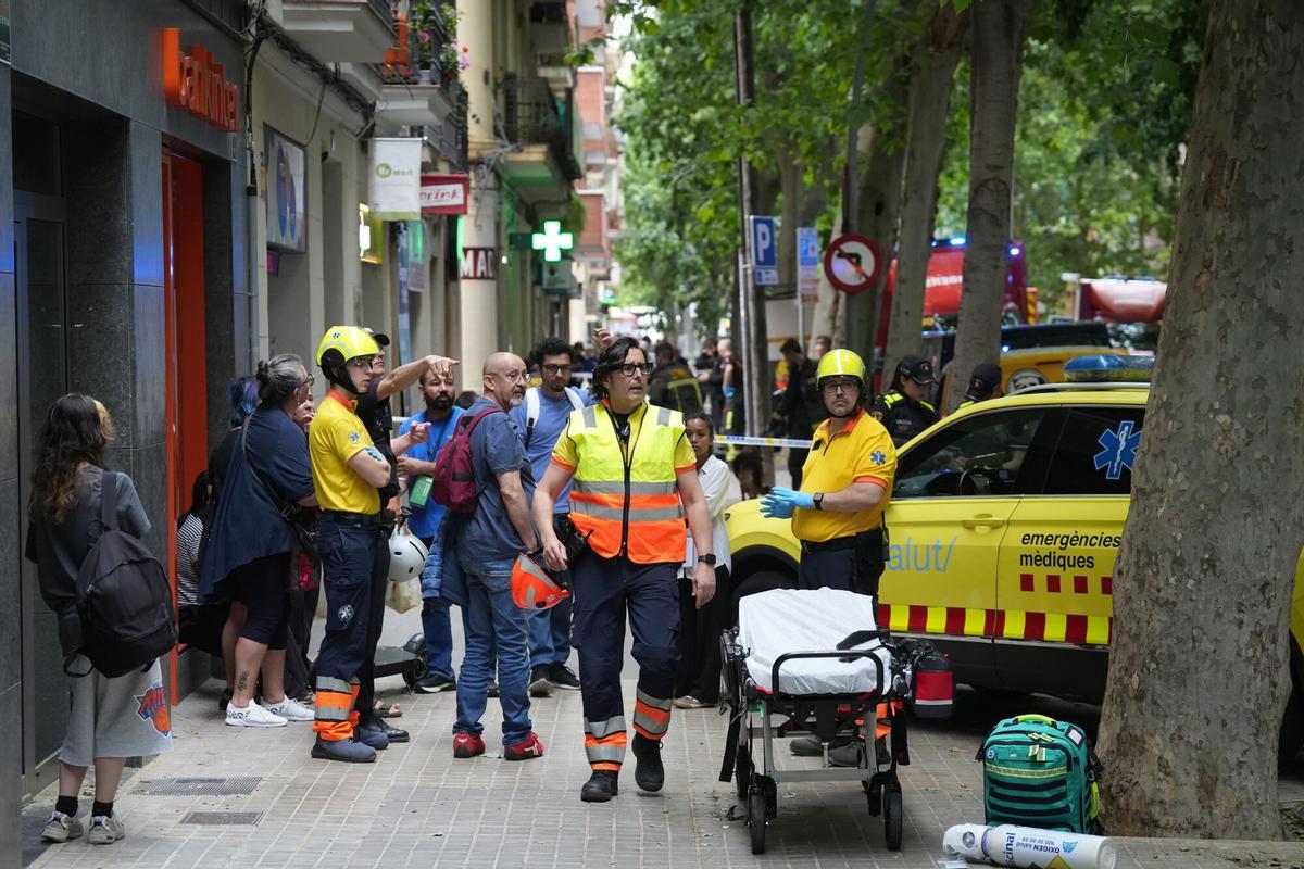 Servicios de emergencias trabajan en el edificio donde se ha producido la explosión, a 12 de mayo de 2026, en Barcelona, Catalunya (España). Servicios de emergencias trabajan en el edificio donde se ha producido la explosión, a 12 de mayo de 2026, en Barcelona, Catalunya (España).