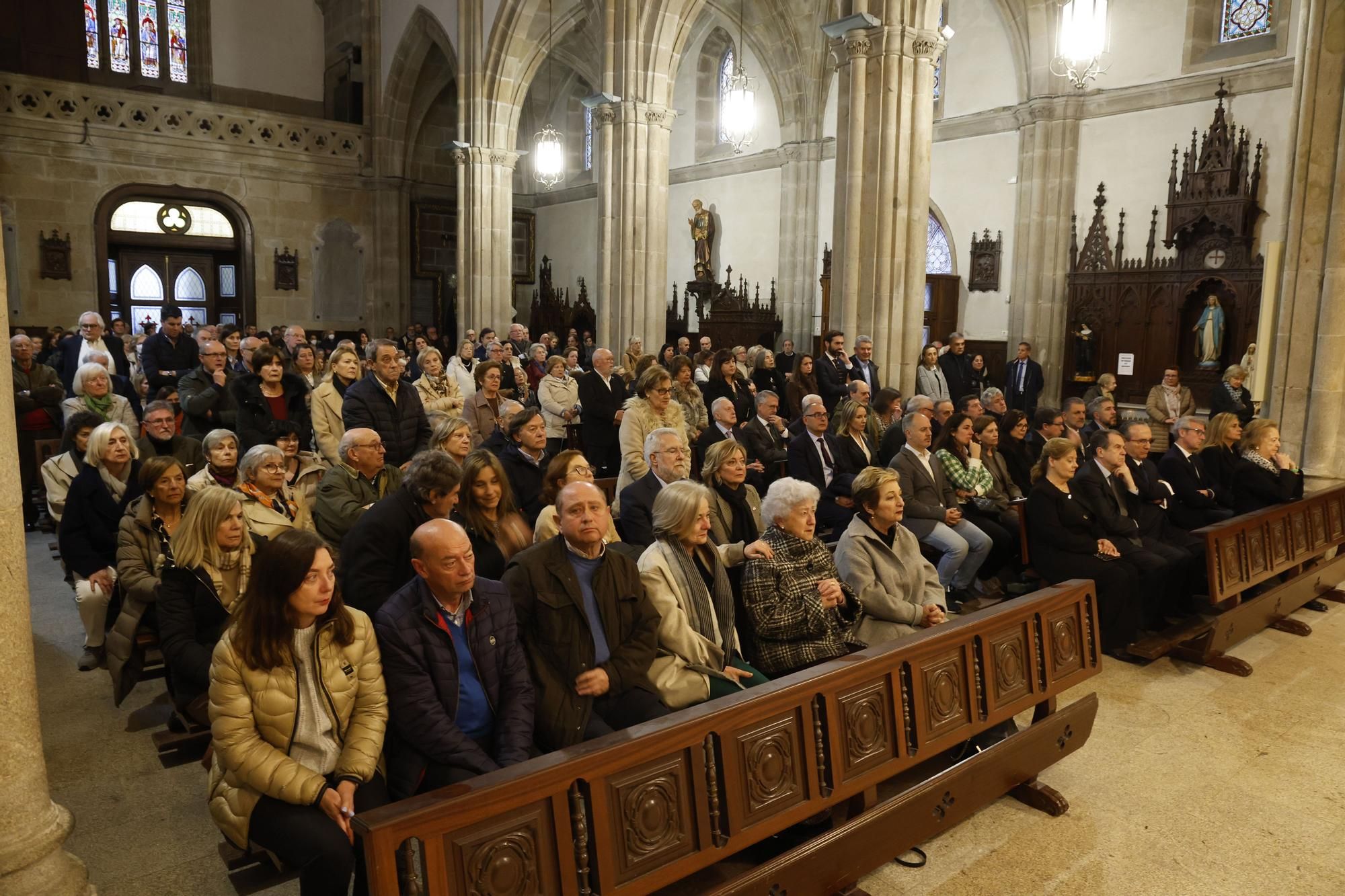 EN IMÁGENES: Emotiva despedida en Vigo a Ceferino de Blas, "hombre bueno y periodista de raza"