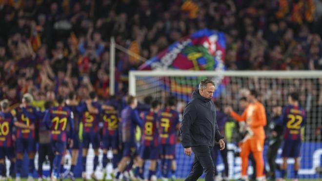 Los jugadores del Barça celebraron el triunfo ante el Newcastle con el Gol 1957