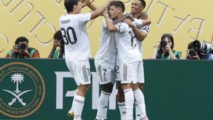 Los jugadores del Real Madrid celebran el segundo gol de Gler ante Pachuca.