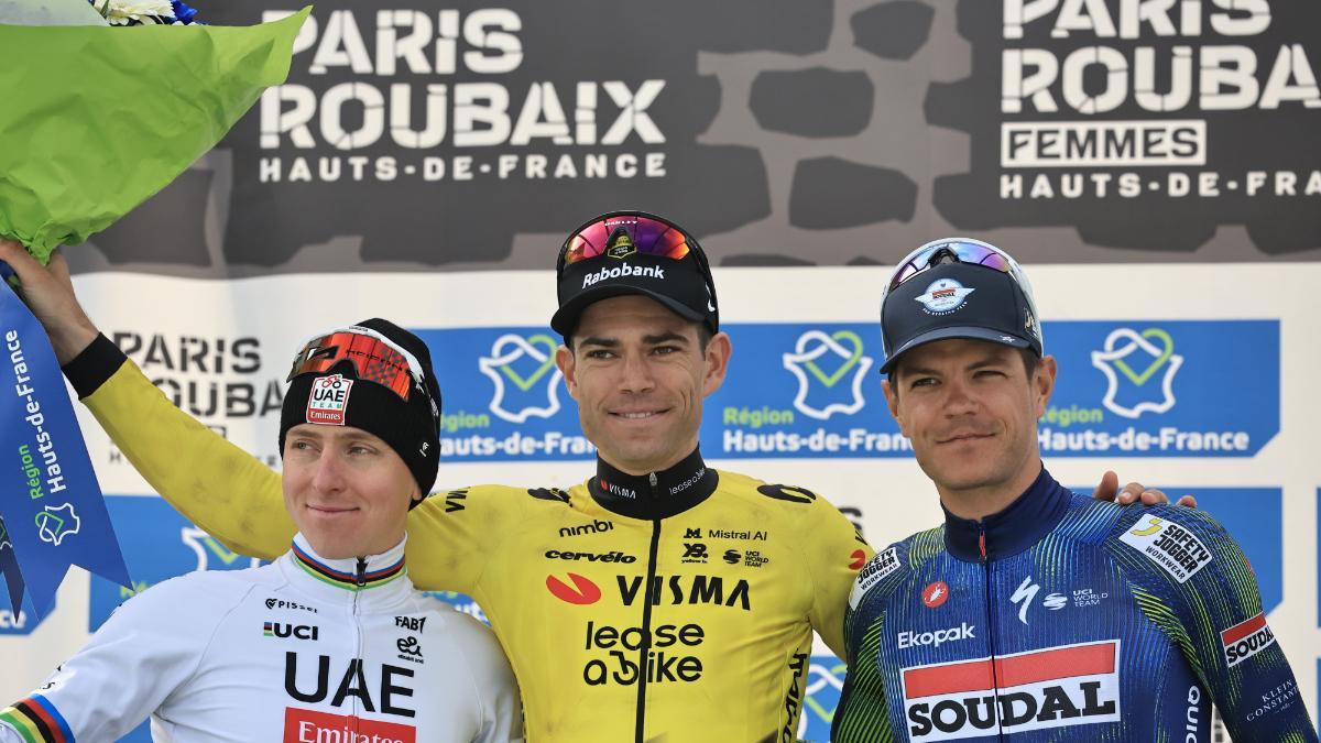 El podio de la París-Roubaix 2026