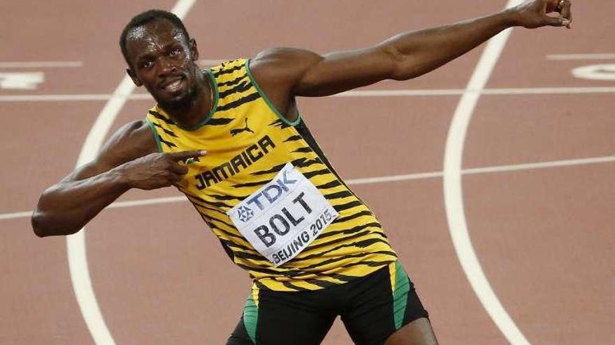 Bolt festeja su triunfo en Pekín.