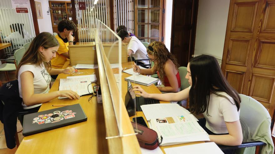 Los exámenes, la selectividad y las oposiciones llenan las bibliotecas de Castellón