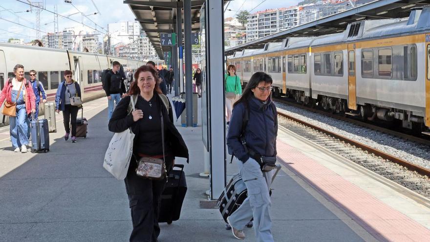 El Defensor del Pueblo exige a Renfe un informe sobre los retrasos en los trenes