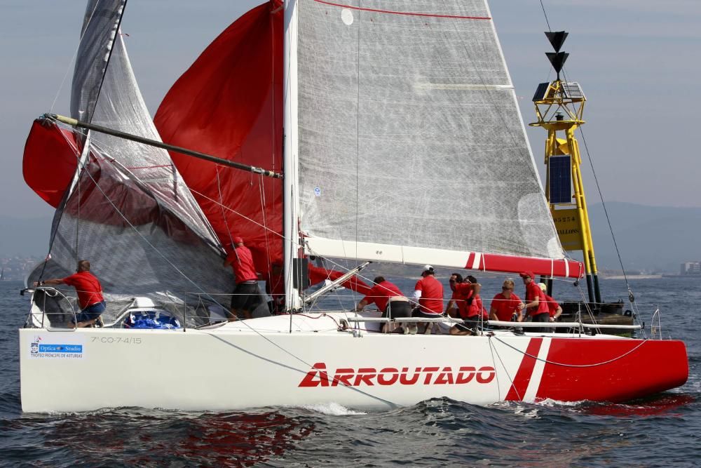 Inicio del Trofeo Príncipe de Asturias en Baiona - Arroutado, Movistar y Bunda ganaron la regata costera. Juan Carlos I navegará desde hoy en el Gallant