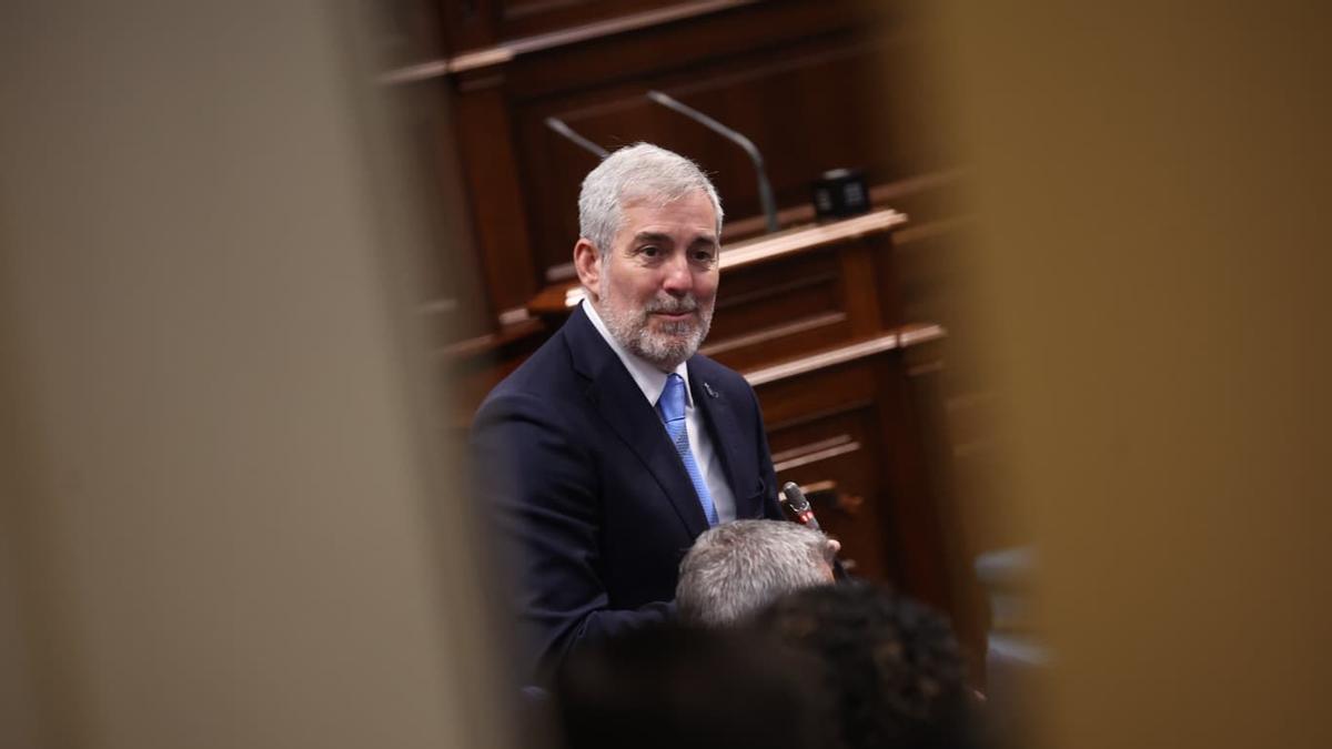 El presidente de Canarias, Fernando Clavijo, en el pleno del Parlamento de Canarias