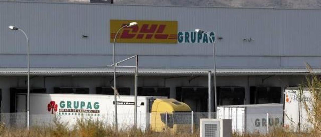 Nave logística de DHL Supplay Chain (Grupag) en Castelló de la Ribera, que está especializada en el transporte de fruta y verdura.