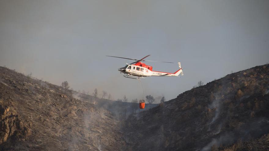 El helicóptero ha trabajado desde el viernes sobre el terreno