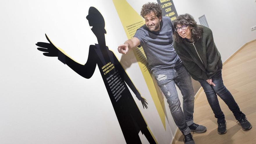 El dissenyador Marc Martínez i la comissària de l’exposició,Olga Payan.  | OSCAR BAYONA