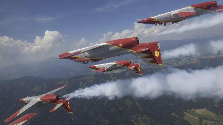 La Patrulla Águila en plena acrobacia.