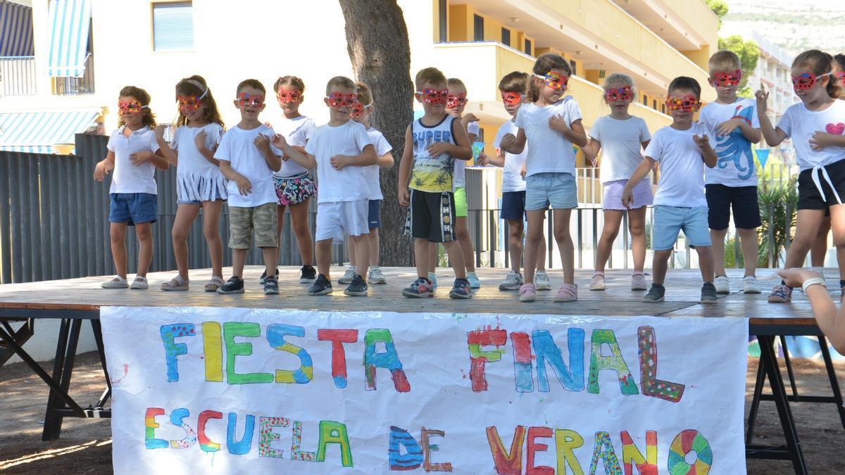 Niños participantes en la escuela de verano de 2022.