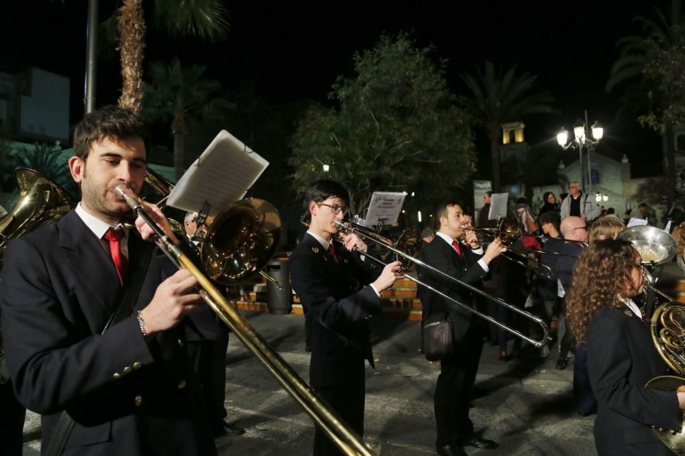 Miles de personas contemplaron el paso de las imágenes de las seis cofradías que participan en Lunes Santo